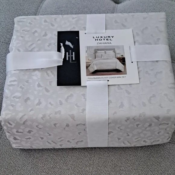 Luxury Hotel Zahara Duvet Cover Mini Set - Picture 2 of 5